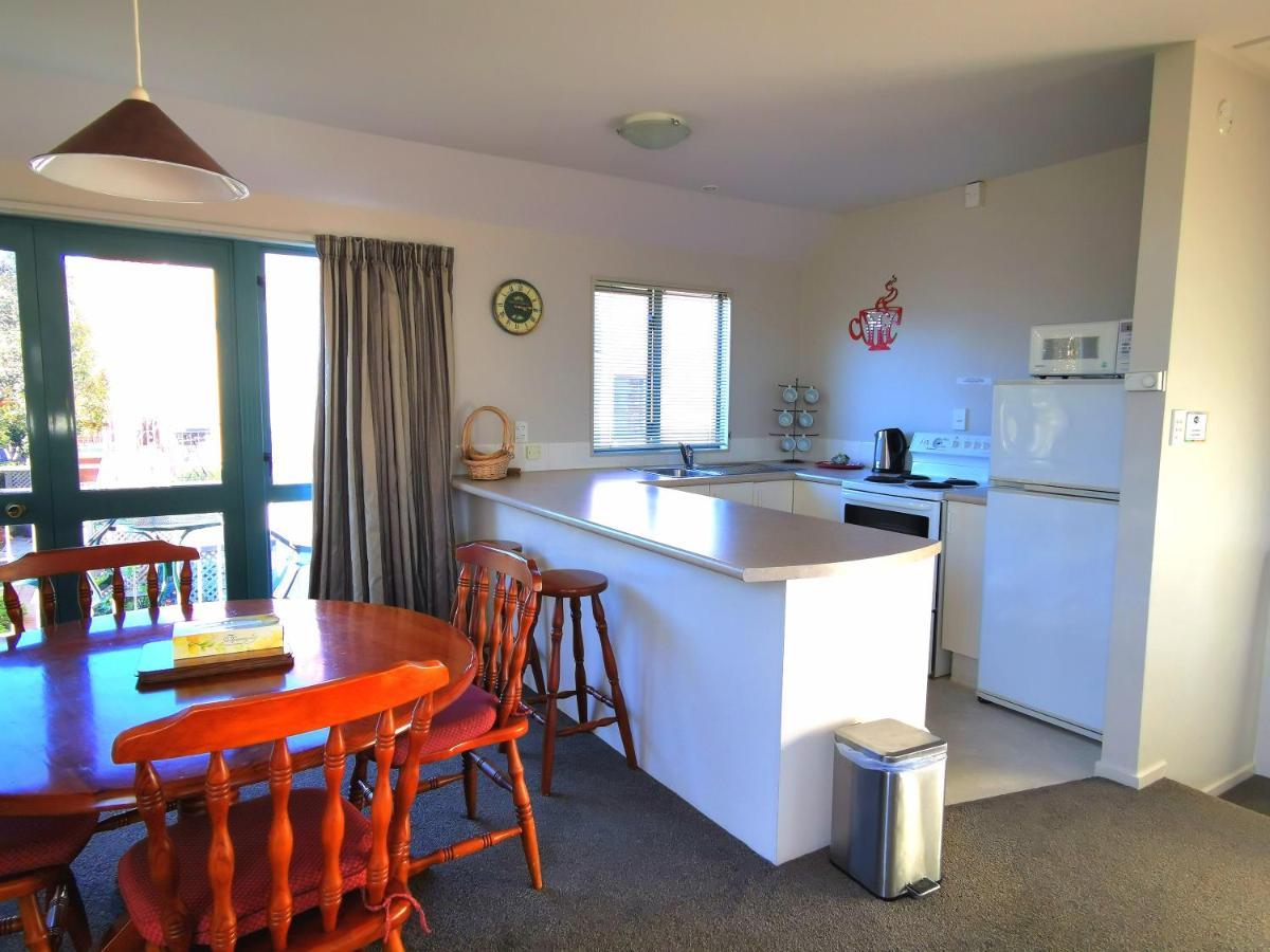 Les Troupes Apartments Akaroa Exterior foto