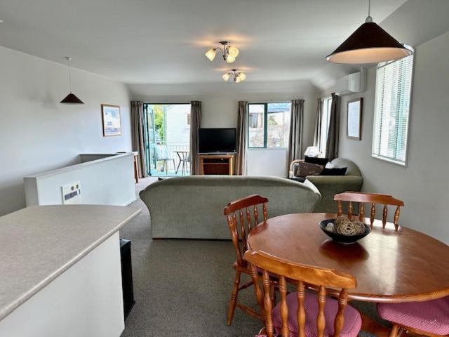 Les Troupes Apartments Akaroa Exterior foto